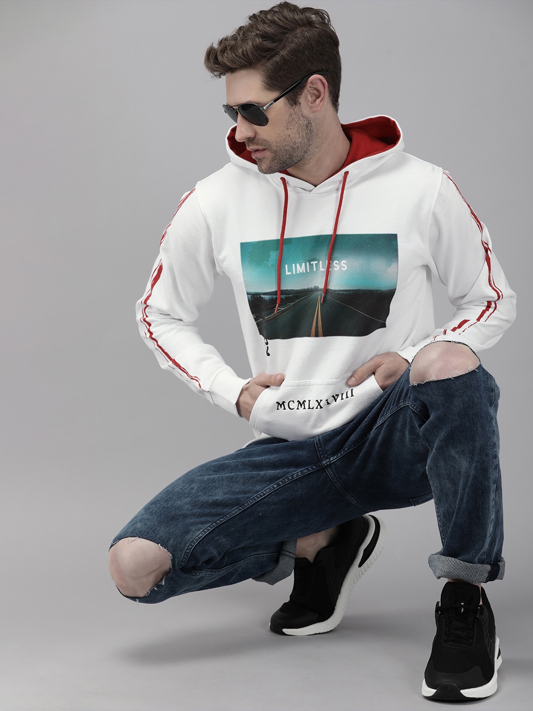 

Roadster Men White Graphical Printed Hooded Sweatshirt