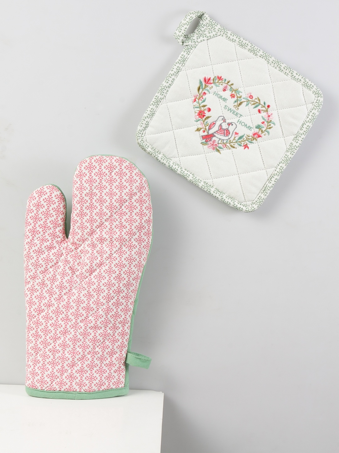 

BLANC9 Pink & Olive Printed Cotton Oven Glove With Pot Holder