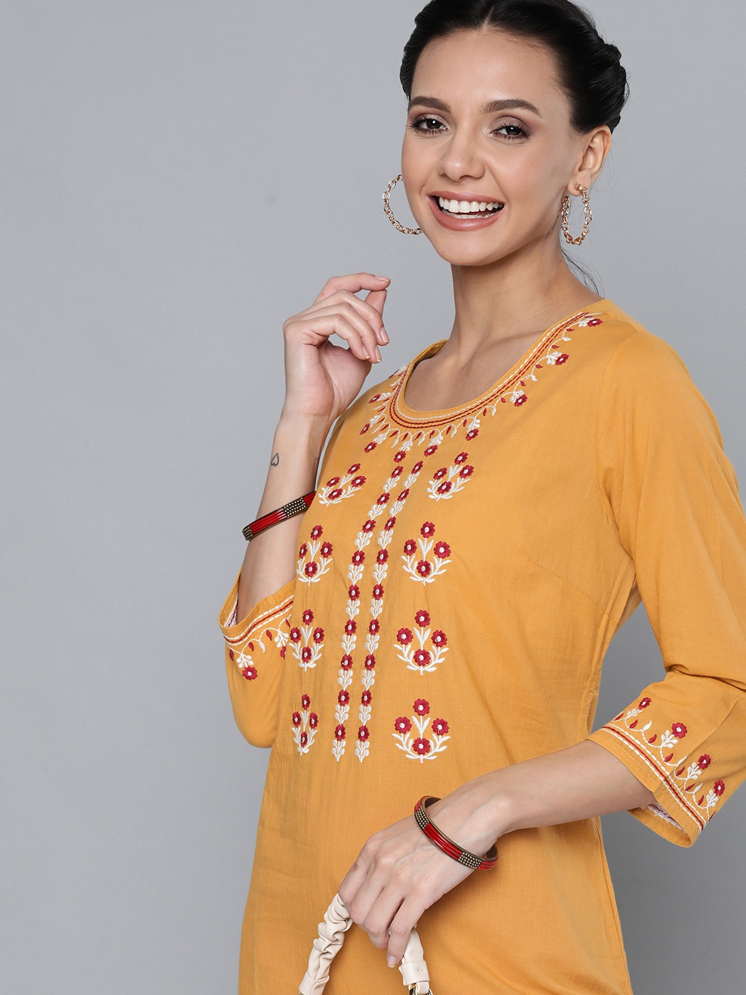 

HERE&NOW Women Yellow & White Cotton Ethnic Motifs Yoke Design Thread Work Kurta