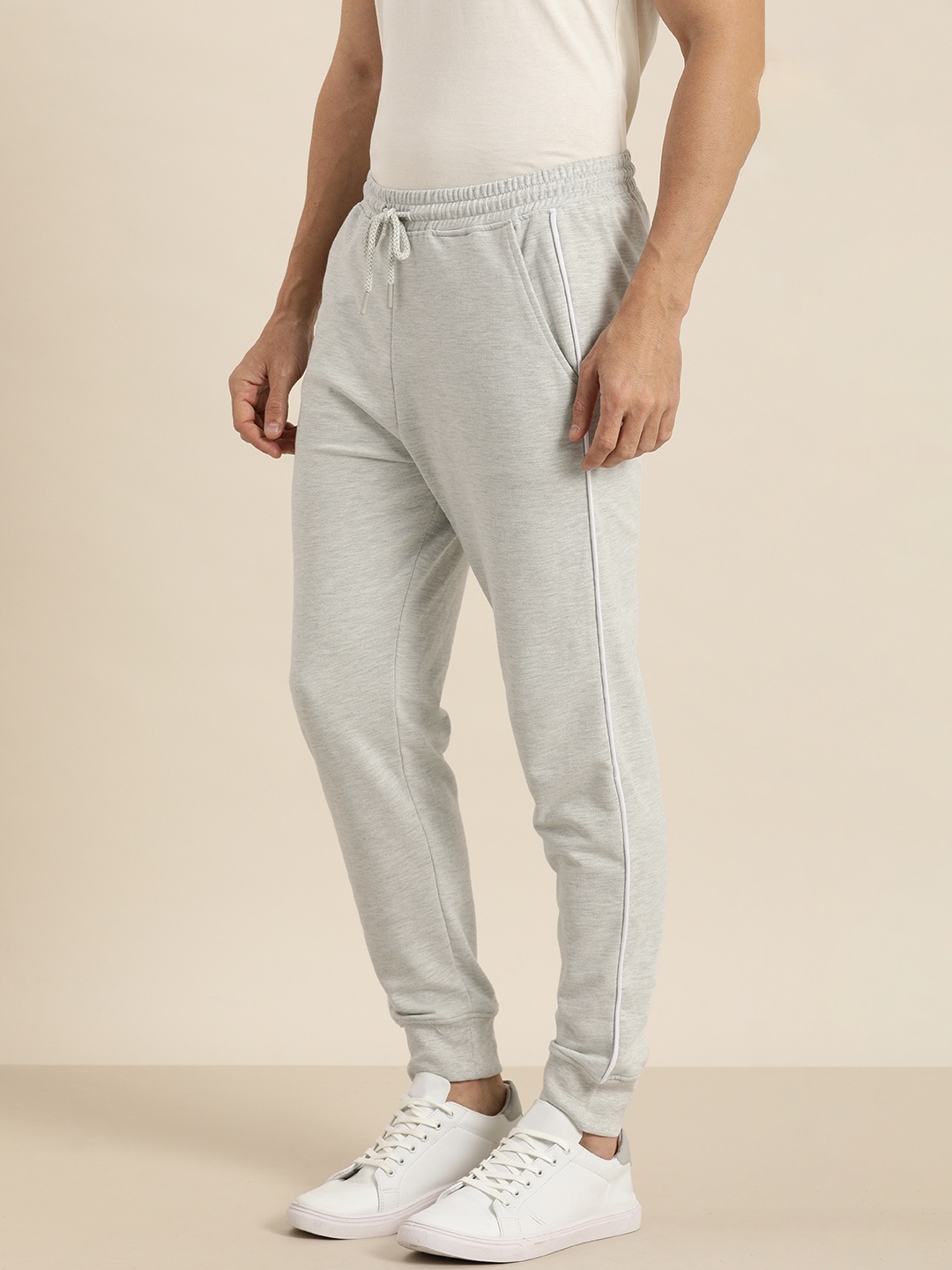 

Invictus Indoor Men Grey Solid Slim Fit Joggers