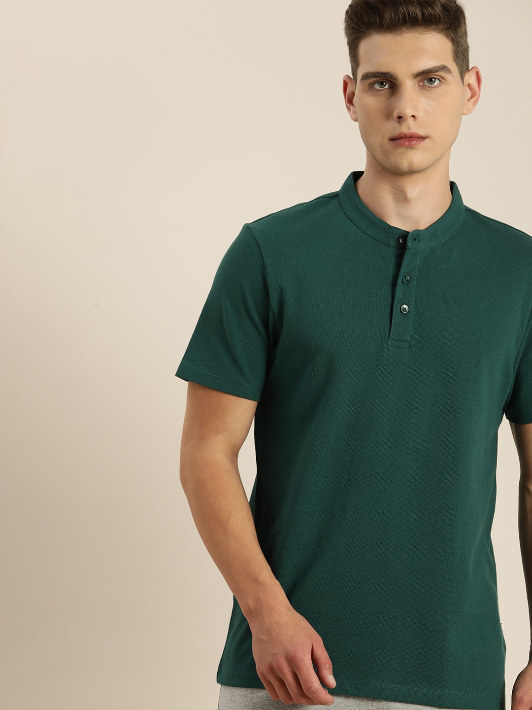 

Invictus Indoor Men Green Solid Henley Neck Pure Cotton T-shirt