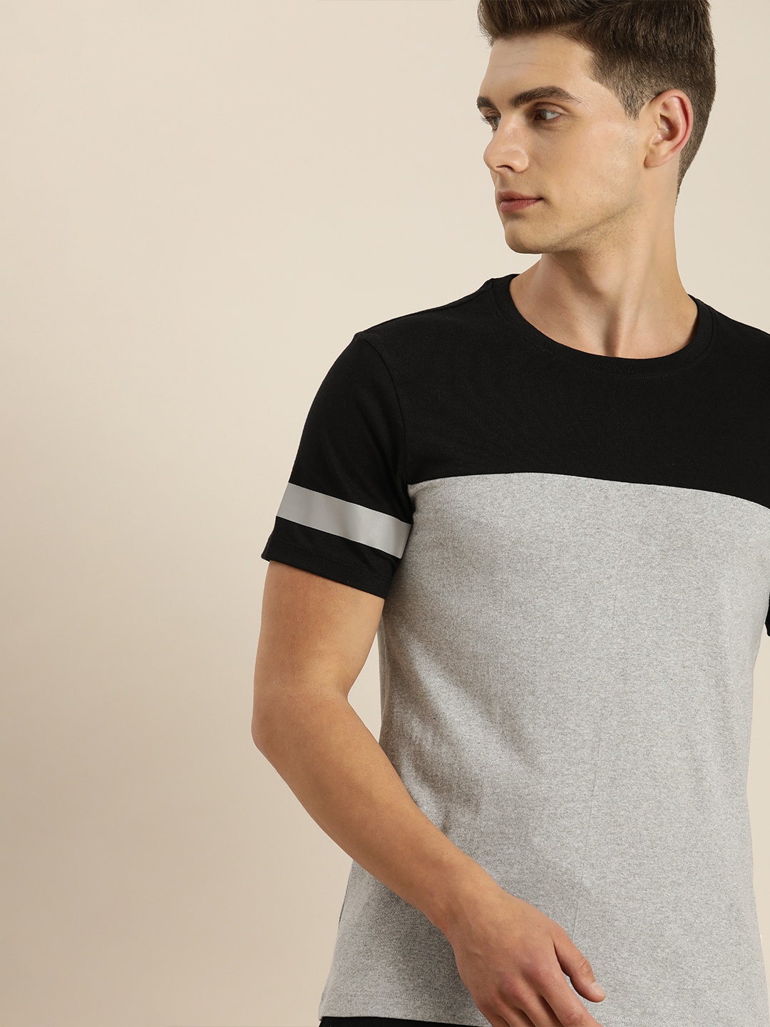 

Invictus Indoor Men Black & Grey Colourblocked T-shirt