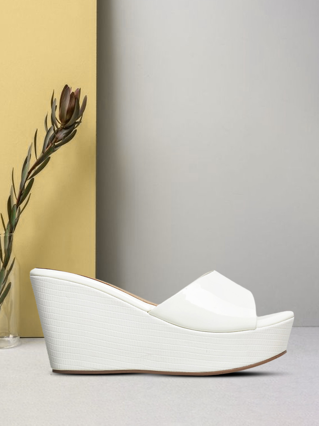 

Flat n Heels Women White Solid Wedge Mules