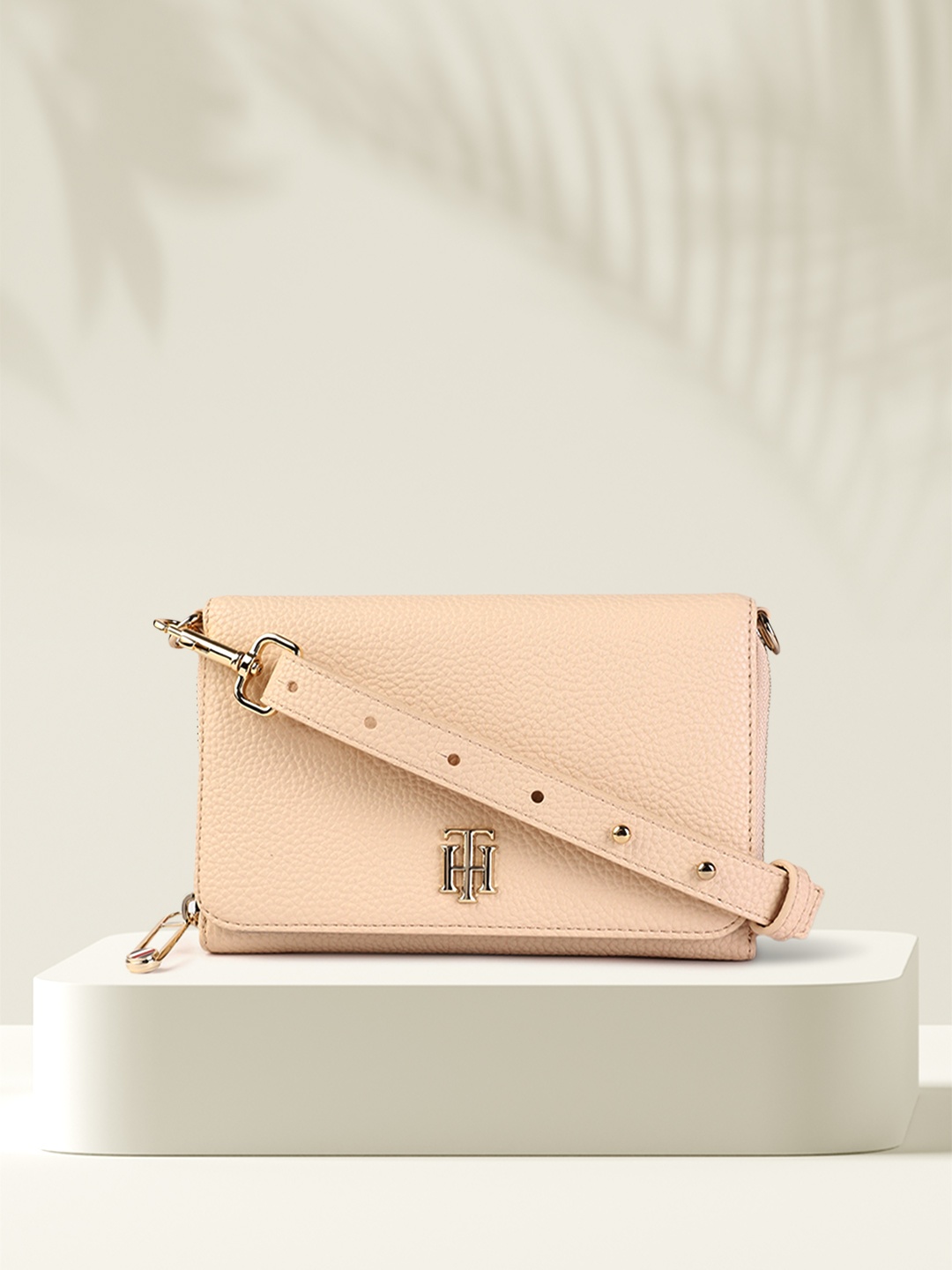 

Tommy Hilfiger Beige Solid Sling Bag