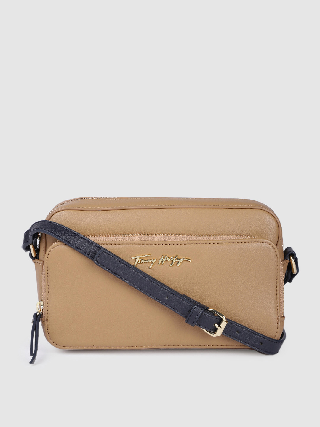 

Tommy Hilfiger Beige Solid HAYDEN Bowling Camera Bag