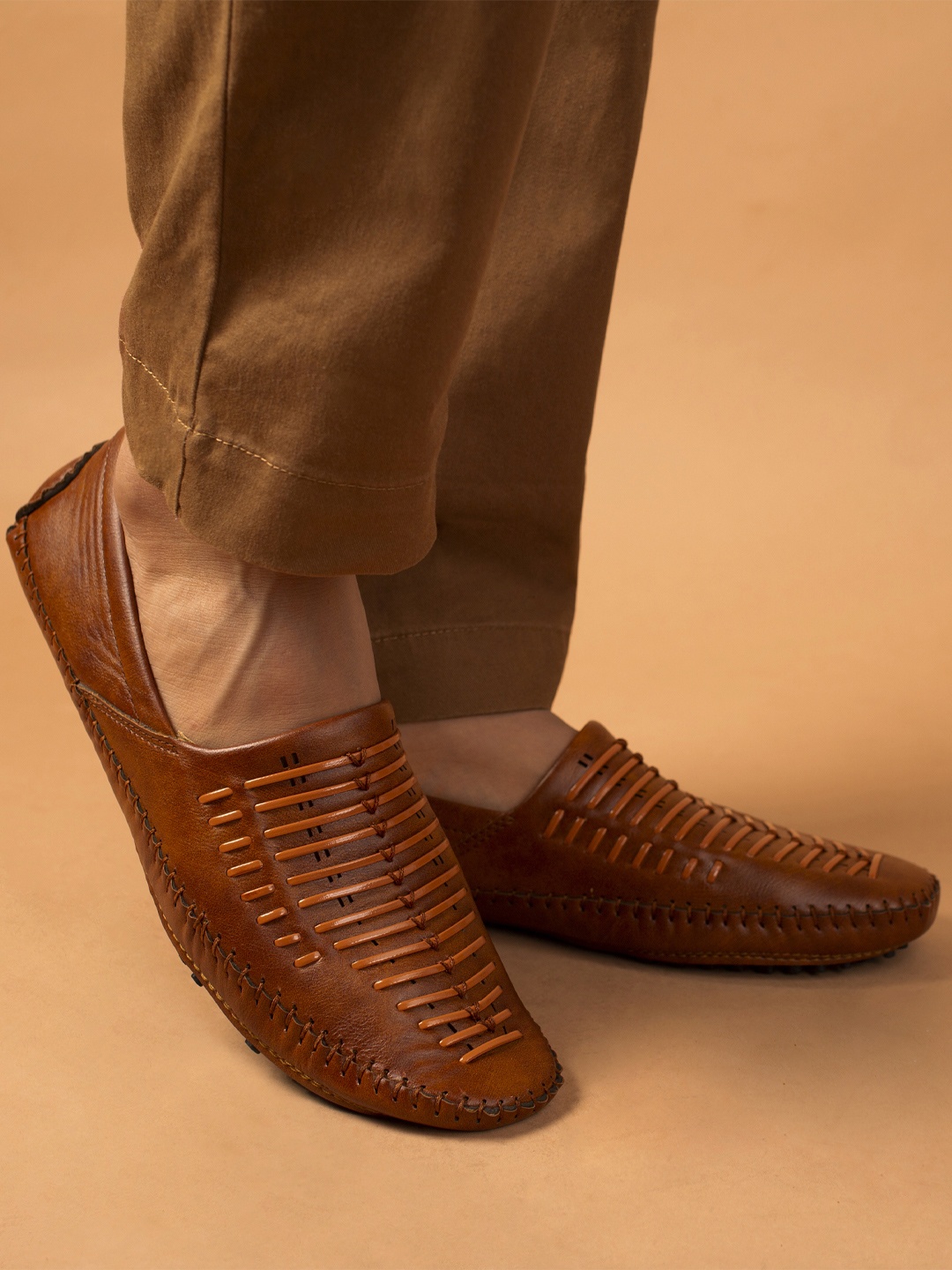 

Big Fox Men Tan Woven Design Loafers