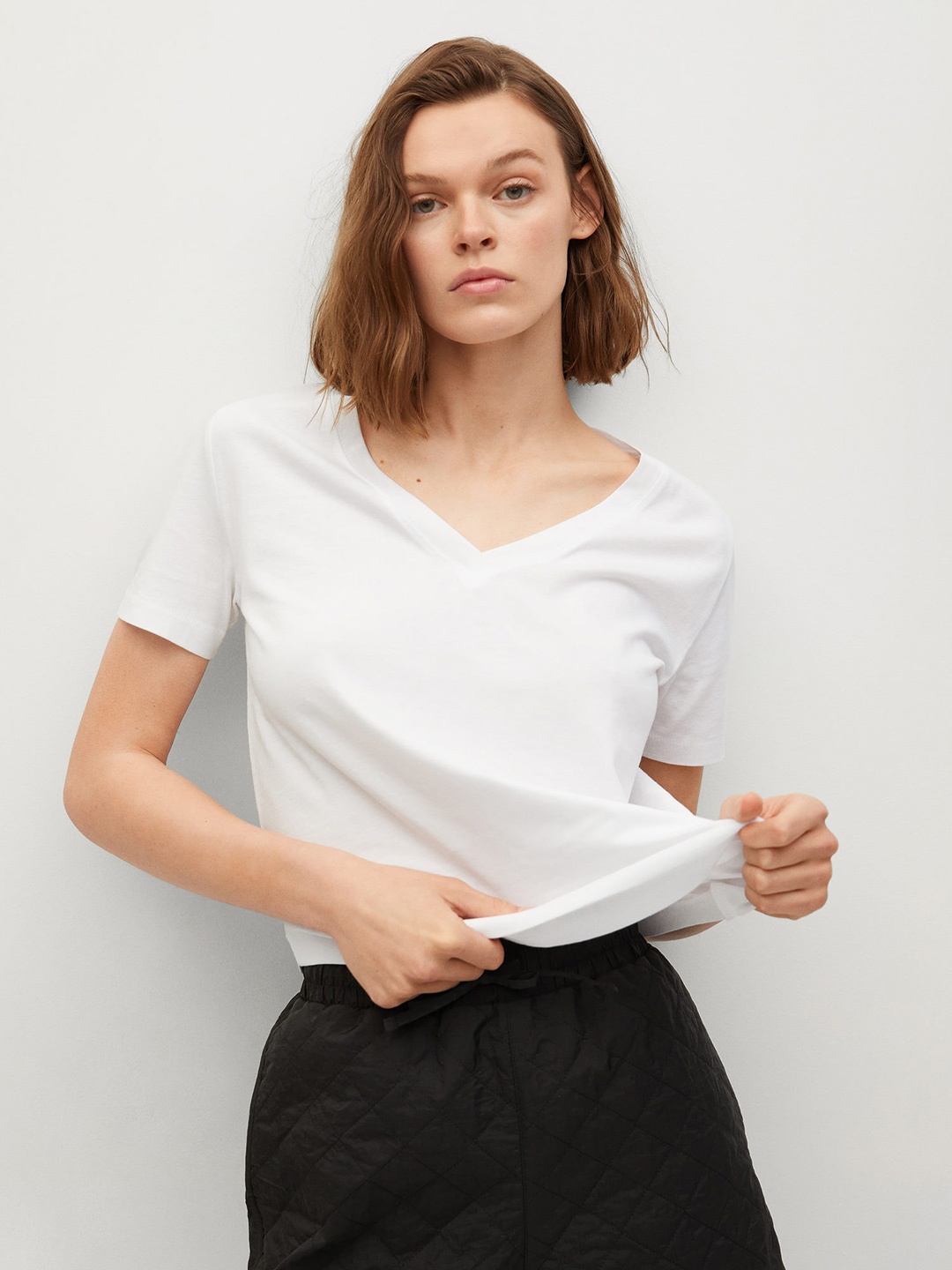 

MANGO Women White Organic Cotton Solid V-Neck Organic Cotton T-shirt