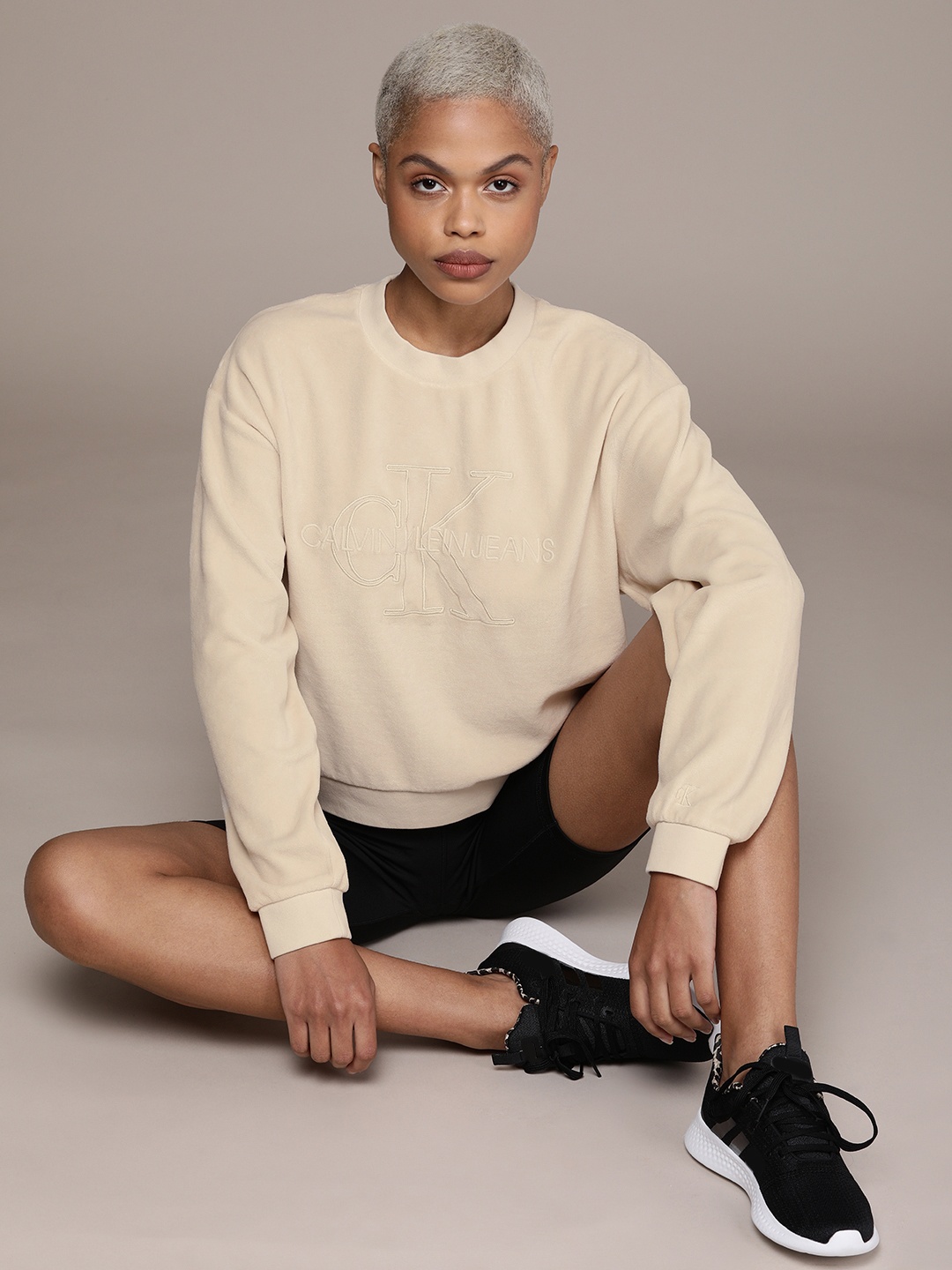 

Calvin Klein Jeans Women Beige Embroidered Sweatshirt