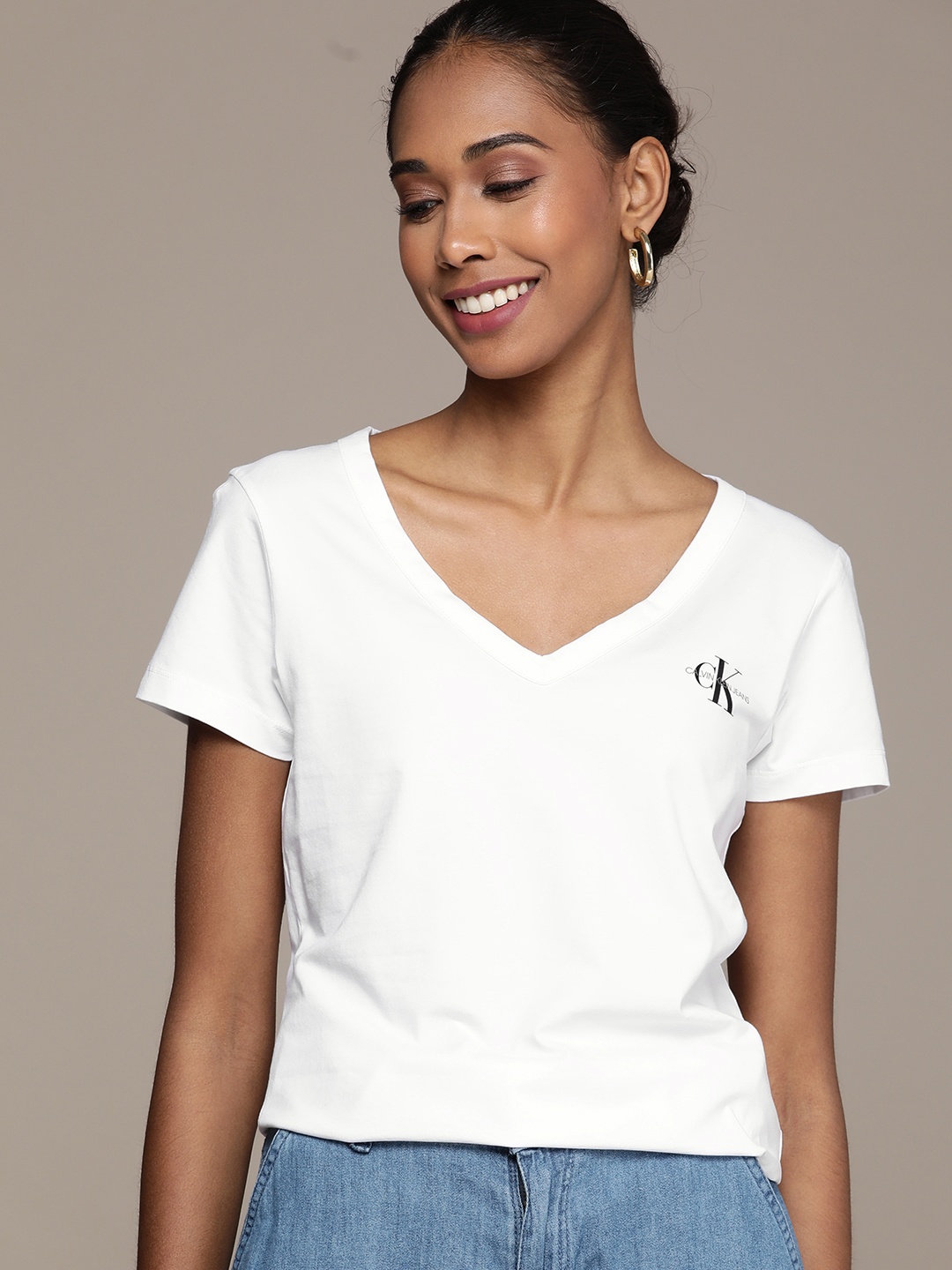 

Calvin Klein Jeans Women White Brand Logo V-Neck Slim Fit Pure Cotton T-shirt