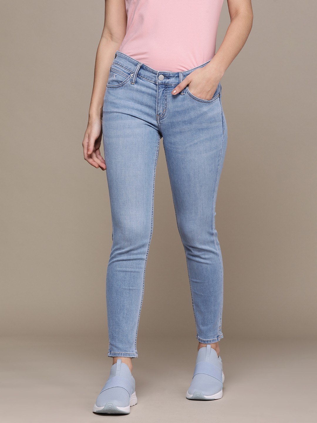 

Calvin Klein Jeans Women Blue Slim Fit Light Fade Stretchable Jeans