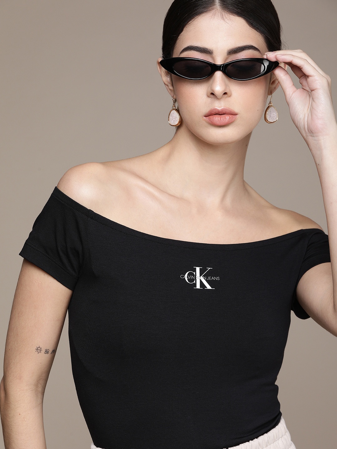 

Calvin Klein Jeans Women Black & White Brand Logo Slim Fit BARDOT T-shirt