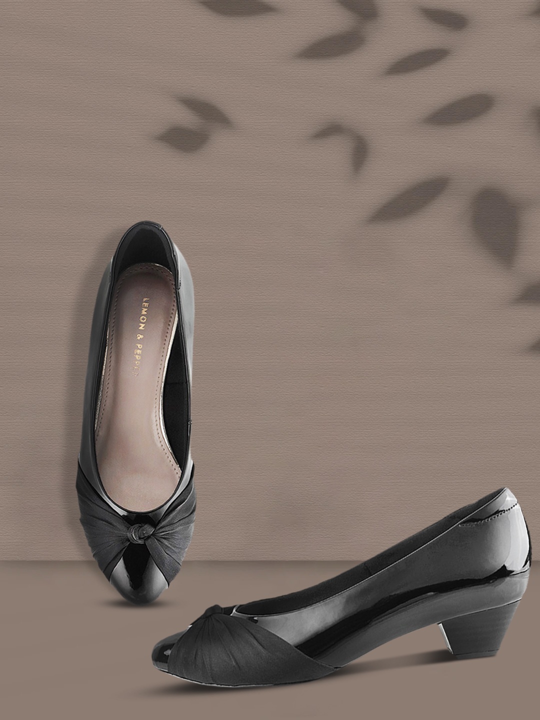 

LEMON & PEPPER Black Embellished PU Block Pumps with Bows