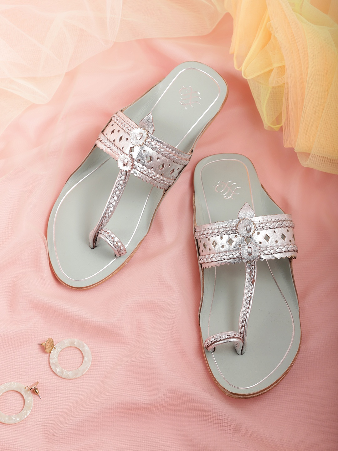 

House of Pataudi Women Handcrafted Woven Design Silver-Toned Ethnic One Toe Flats