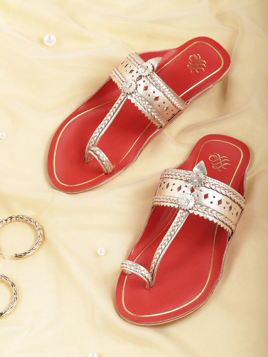 

House of Pataudi Women Gold-Toned Woven Design Handcrafted One Toe Flats with Pouch