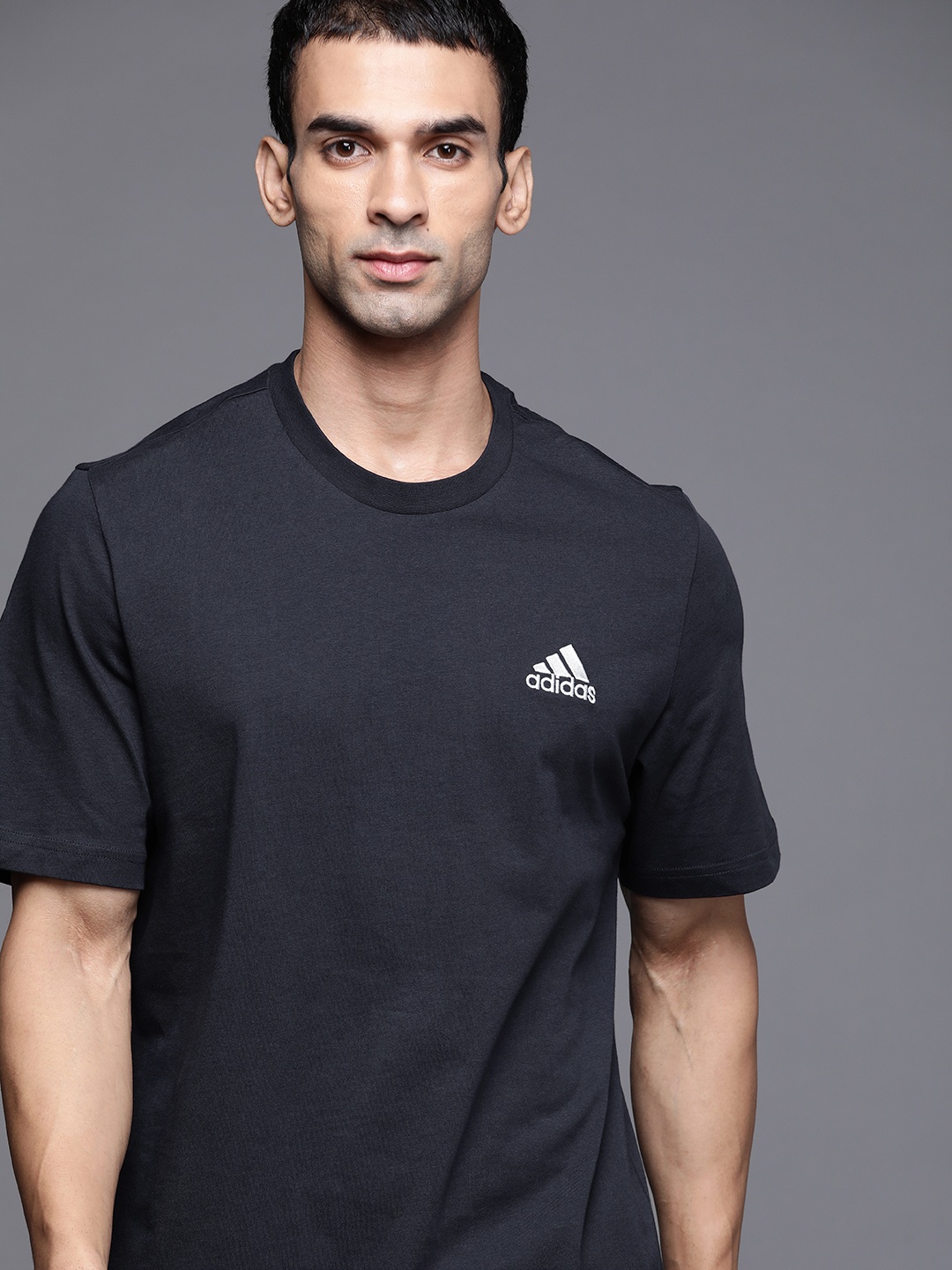 

ADIDAS Men Navy Blue Pure Cotton Solid Pure Cotton T-shirt