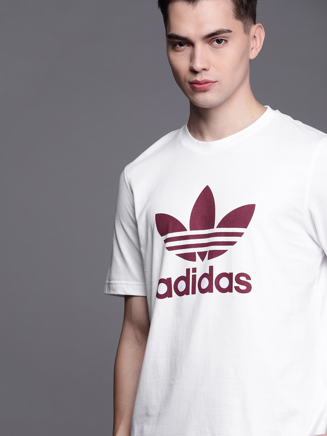 

ADIDAS Originals Men White & Burgundy TREFOIL Regular Fit Brand Logo Print Sustainable T-shirt