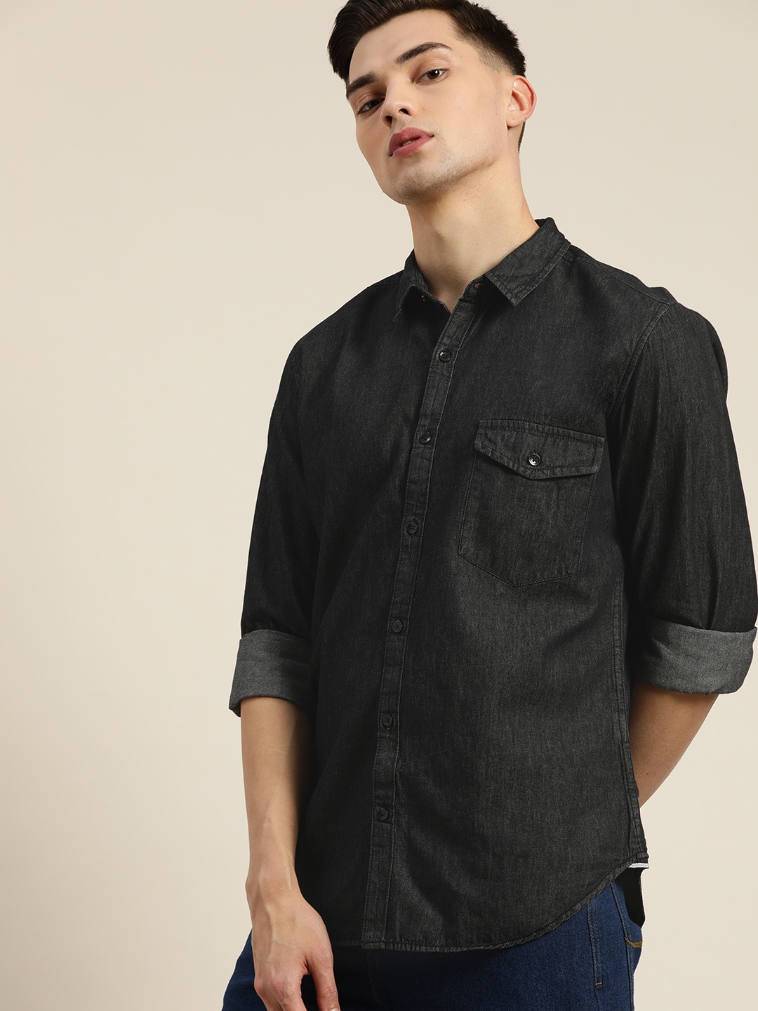 

INVICTUS Men Black Solid Pure Cotton Slim Fit Denim Shirt