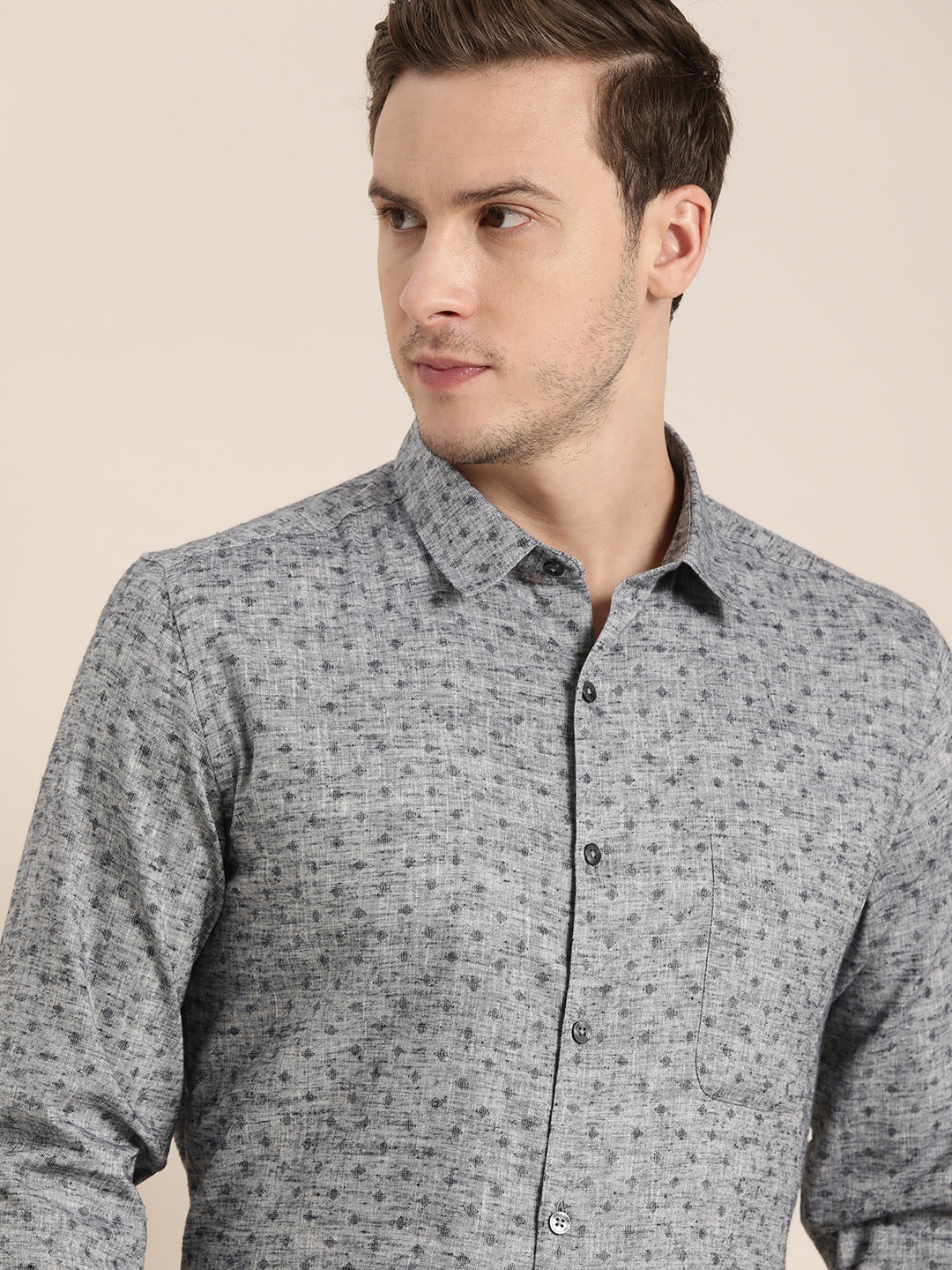 

INVICTUS Men Grey & Black Sport Slim Fit Patterned Easy Care Semiformal Shirt
