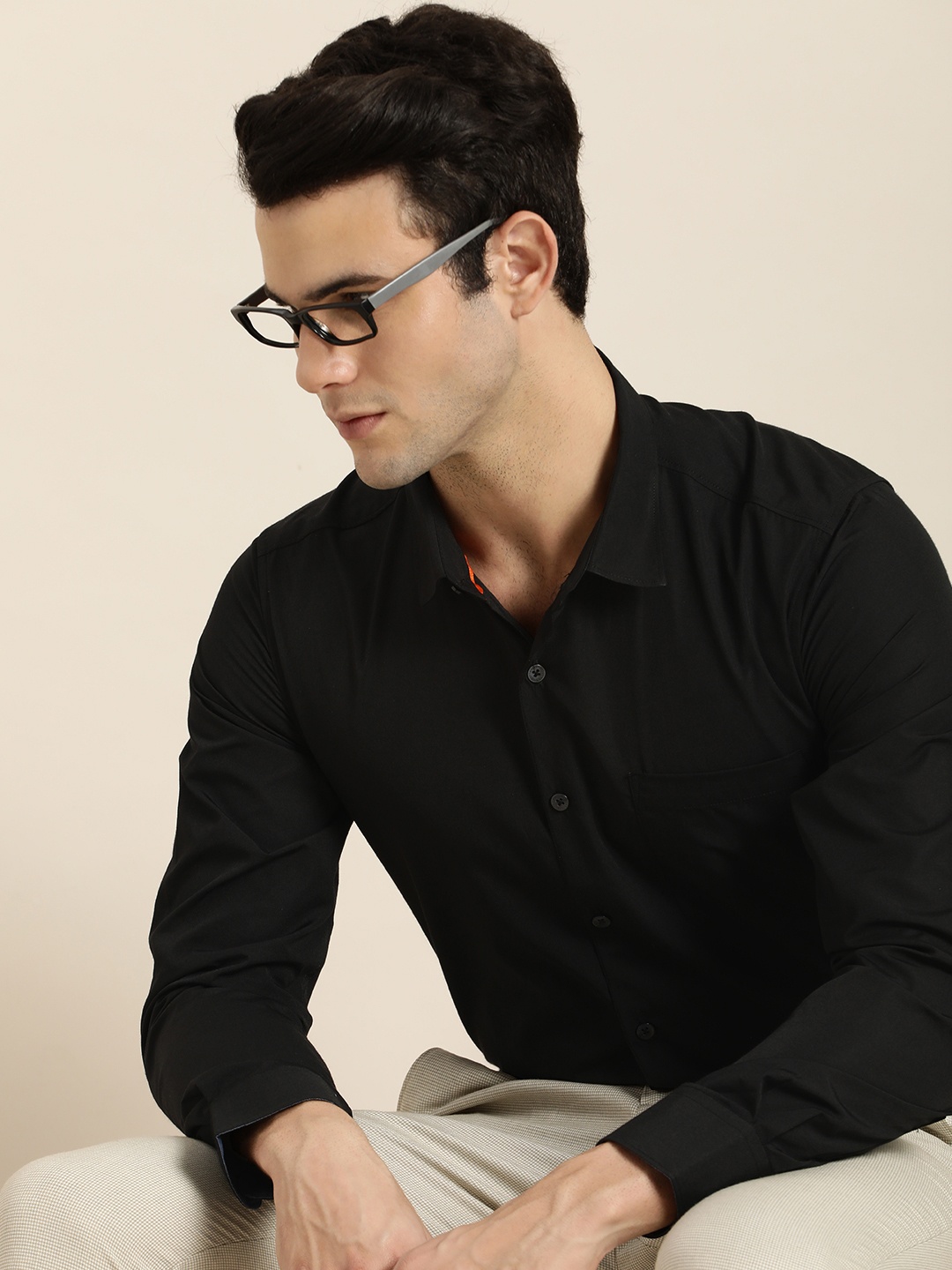 

INVICTUS Men Black Slim Fit Solid Smart Casual Shirt