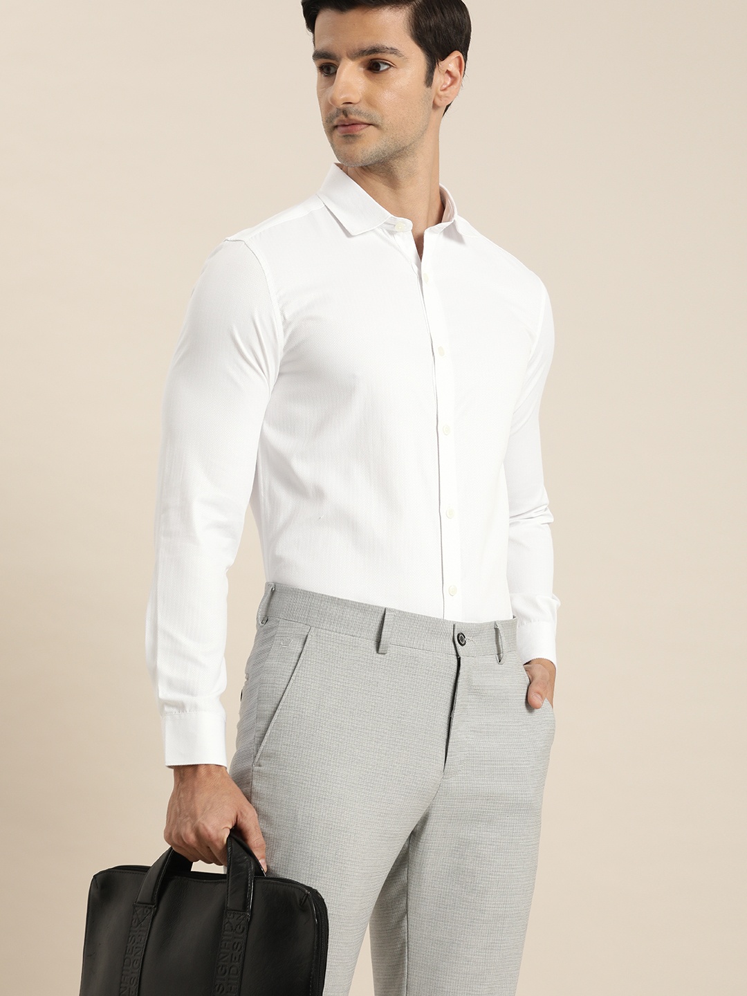 

INVICTUS Men White Slim Fit Opaque Formal Shirt