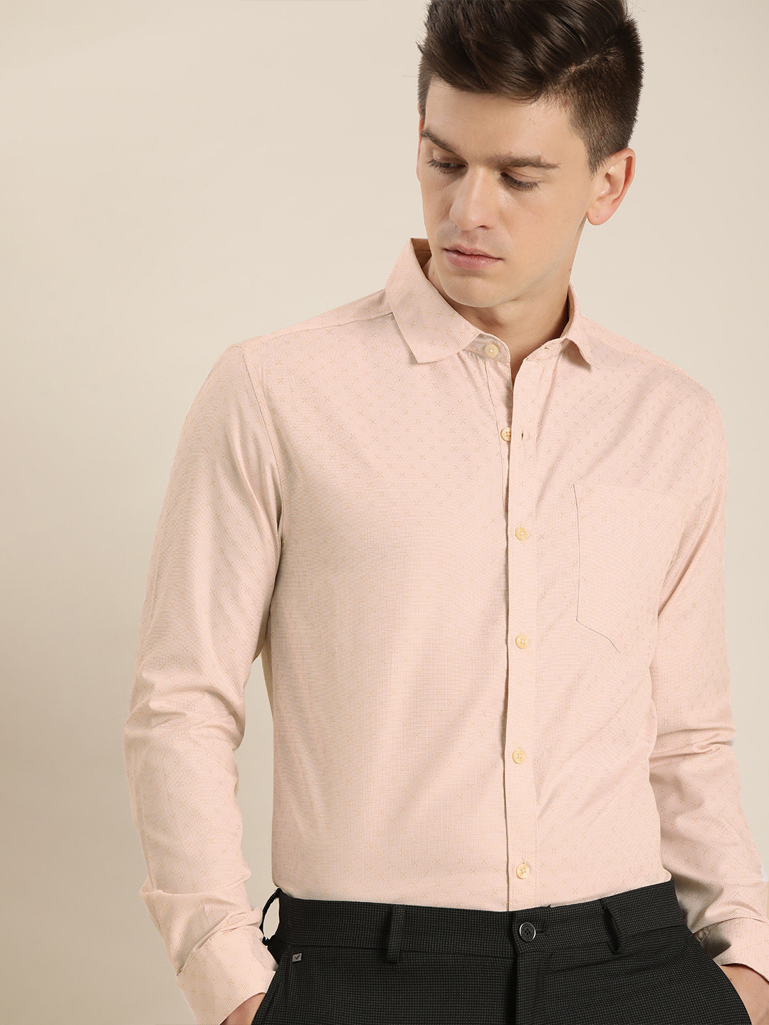 

INVICTUS Men Peach-Coloured Slim Fit Checked Easy Care Formal Shirt