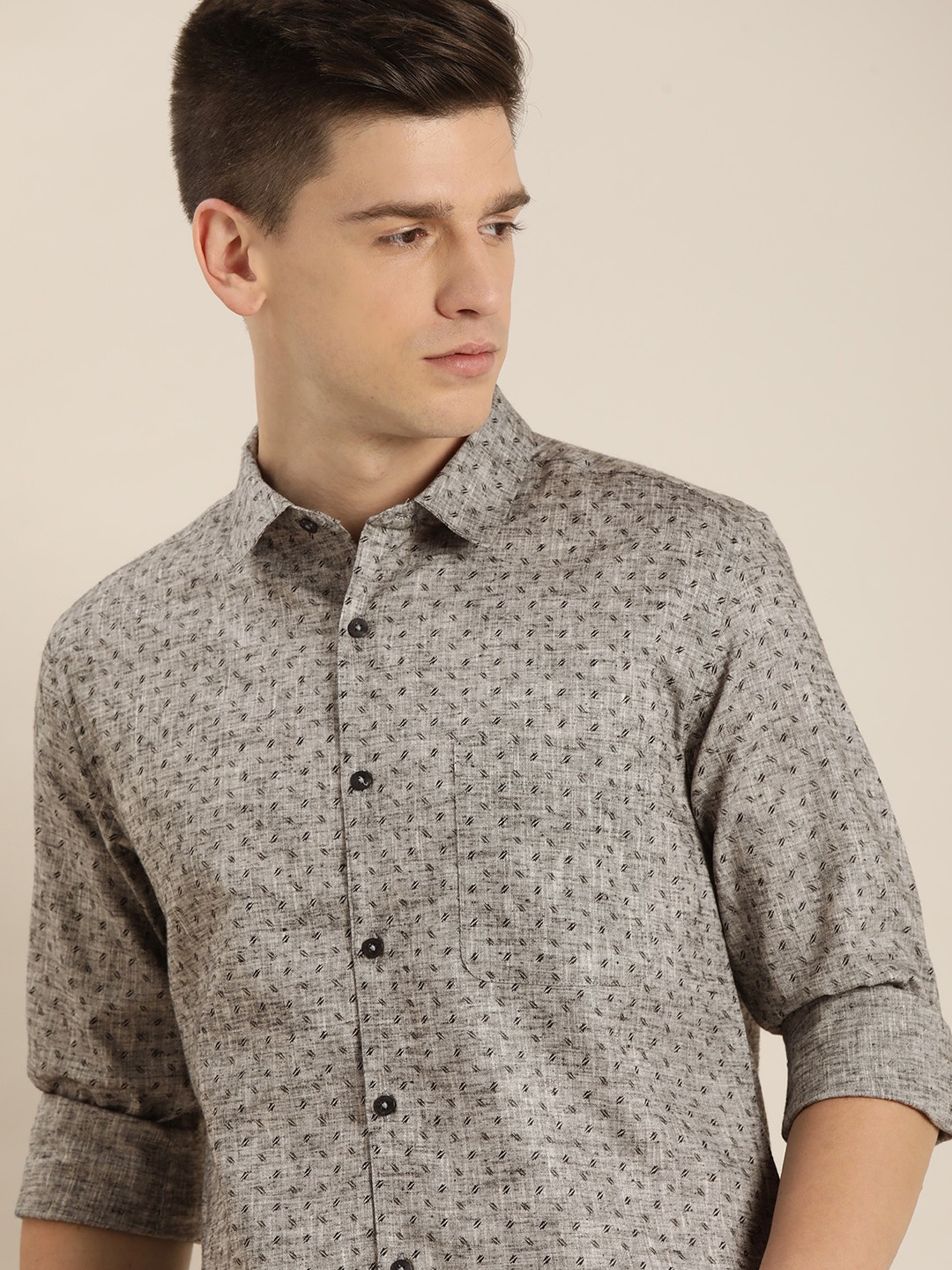 

INVICTUS Men Grey & Black Slim Fit Printed Casual Shirt