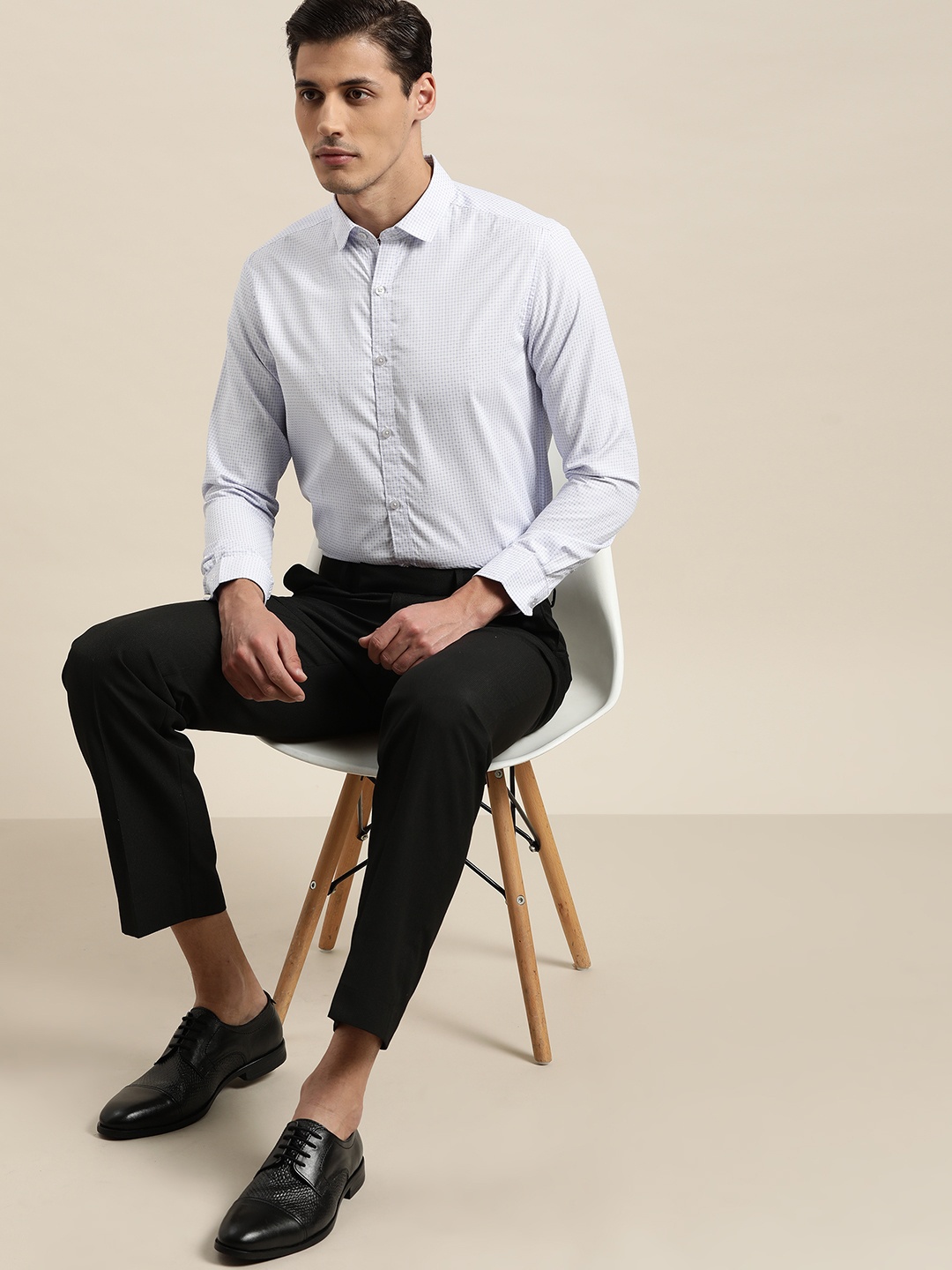 

INVICTUS Men Blue Self Design Slim Fit Formal Shirt