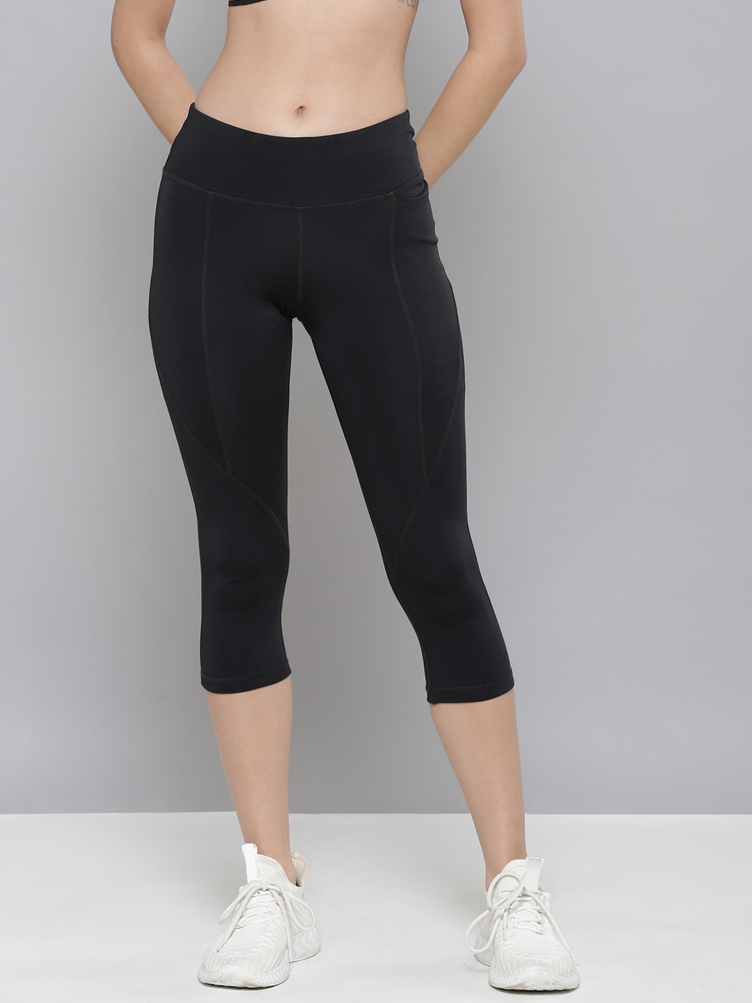 

Reebok Women Black PP Solid Training Capri Tights