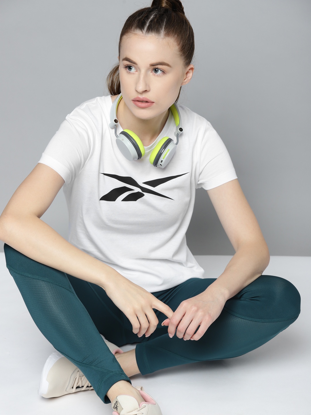 

Reebok Women White TE Graphic Vector Printed Pure Cotton Training T-shirt
