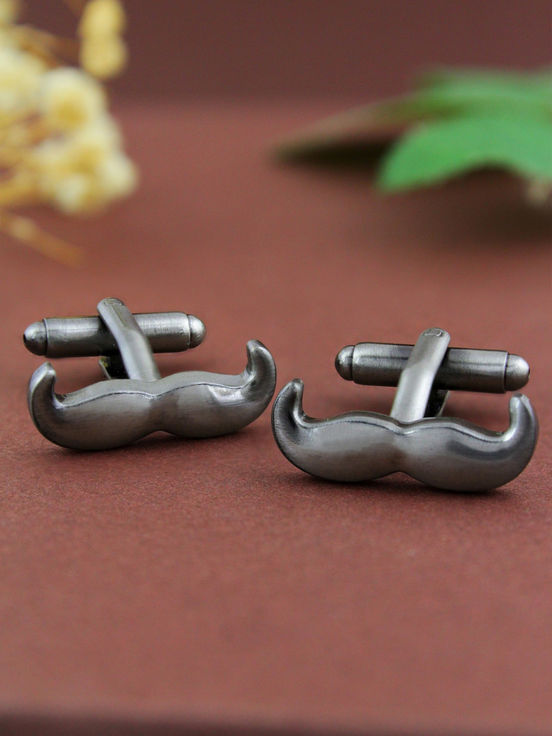 

PELUCHE Silver-Toned Quirky Cufflink