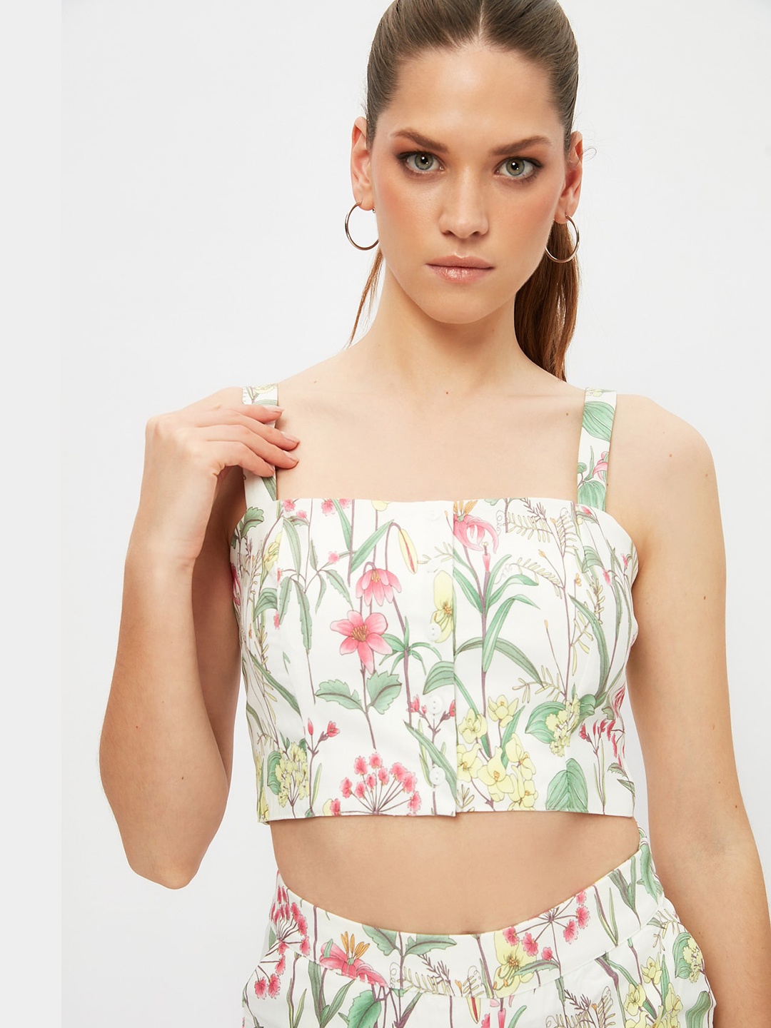 

Trendyol Off White Pink Floral Fitted Crop Top