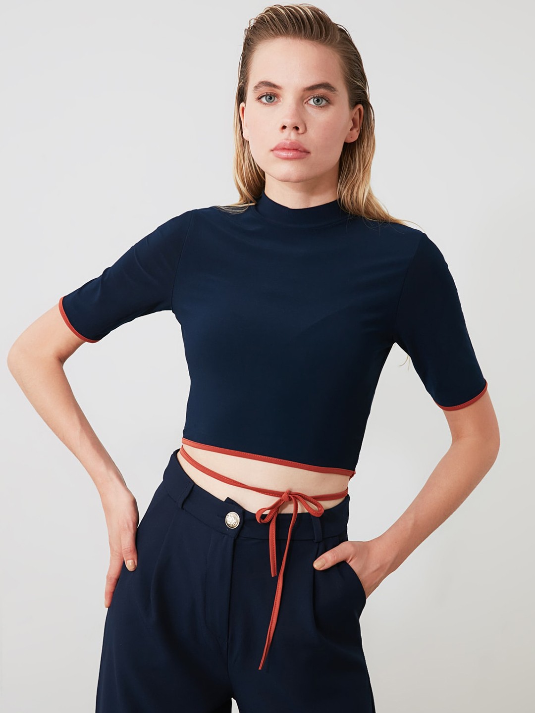 

Trendyol Navy Blue Rust Fitted Crop Top