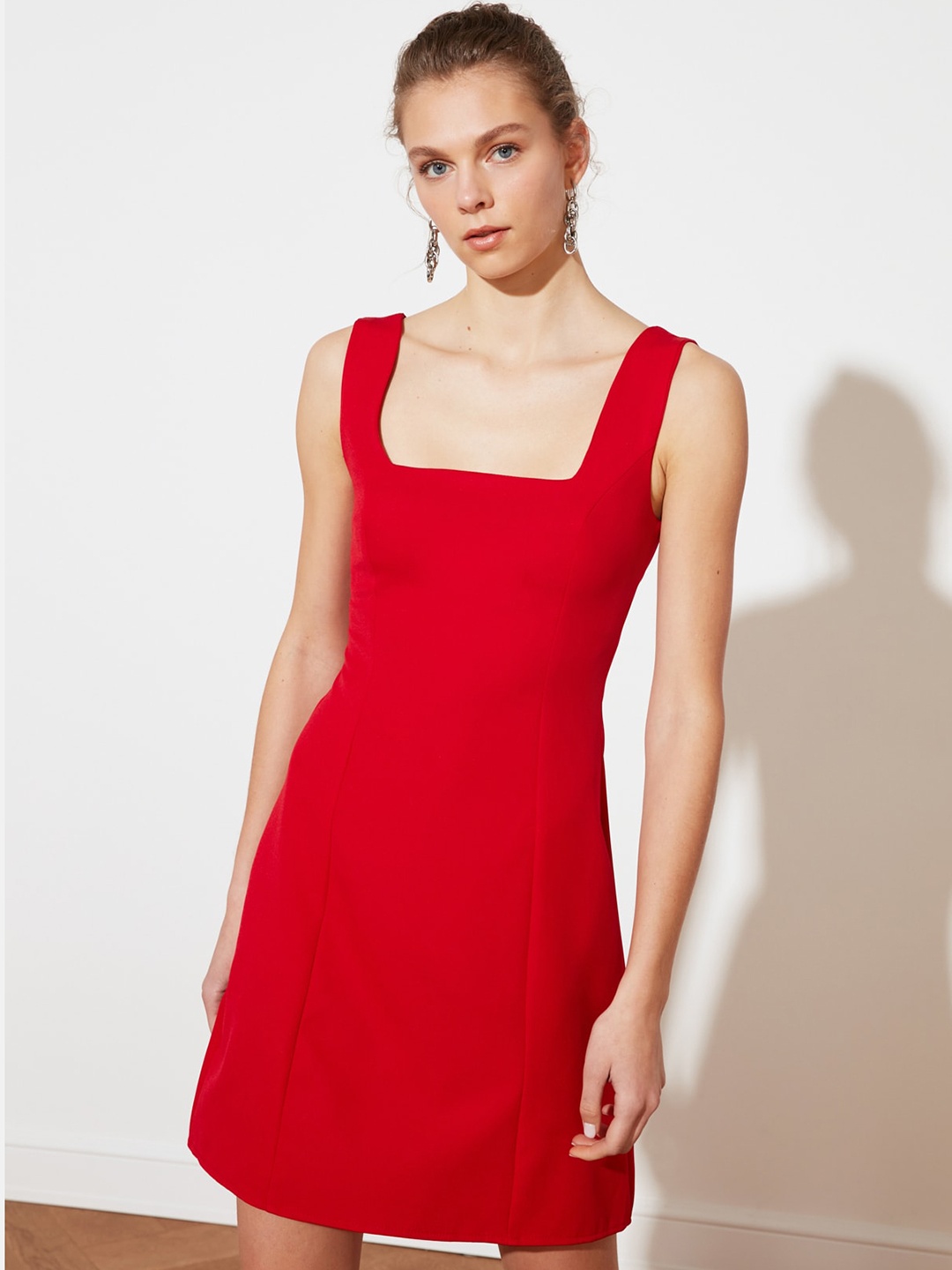 

Trendyol Red Solid Square Neck Sheath Dress