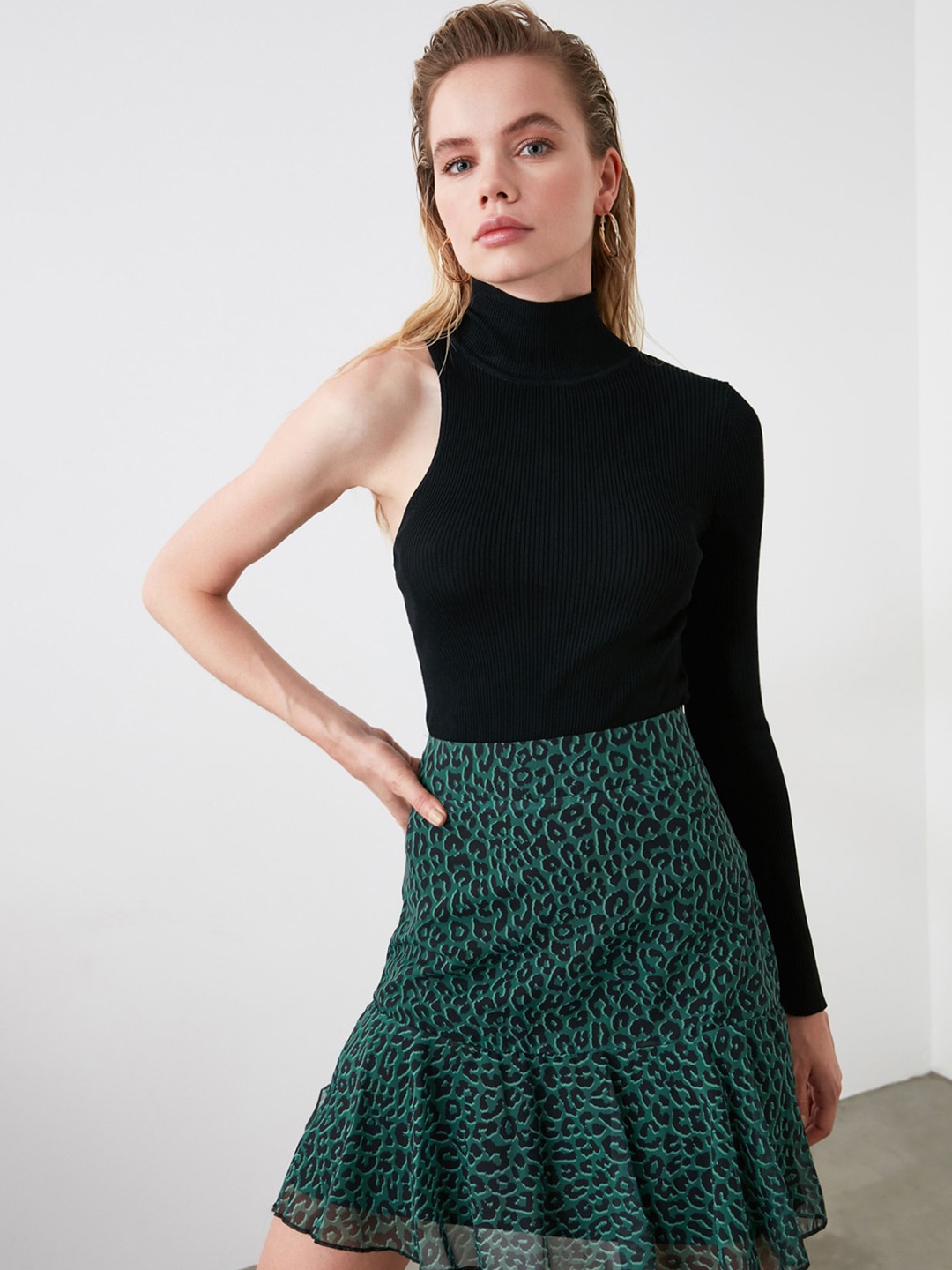

Trendyol Women Green Black Leopard Print Tiered Mini Skirt
