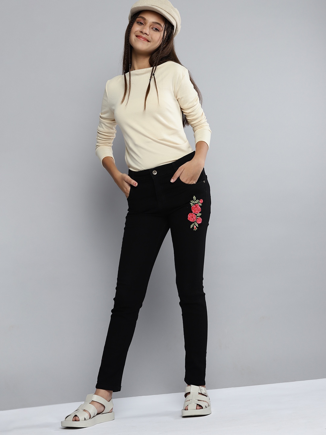 YK Girls Black Solid Clean Look Floral Embroidered Detail Stretchable Jeans