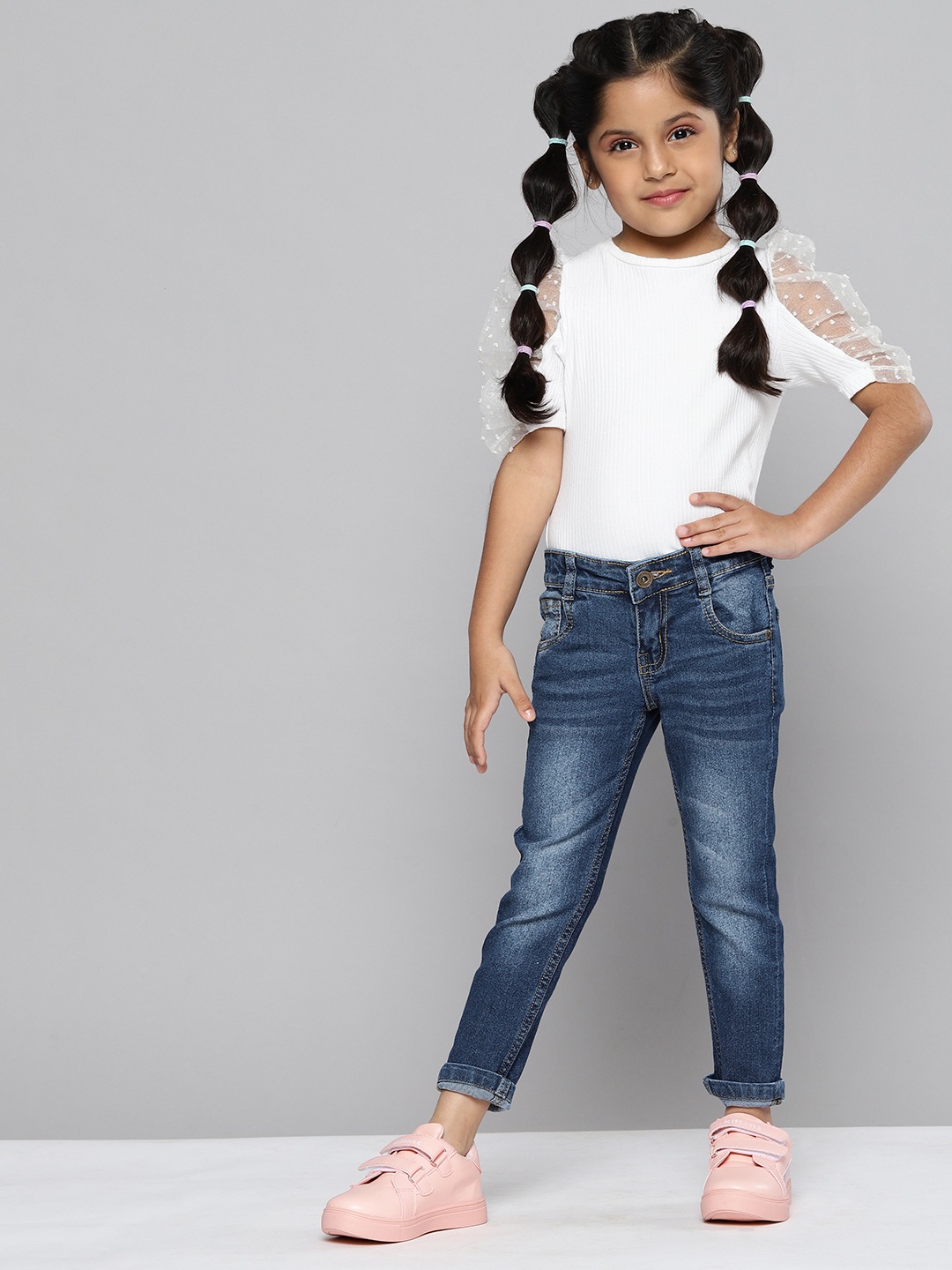 

YK Girls Blue Light Fade Mid-Rise Stretchable Jeans