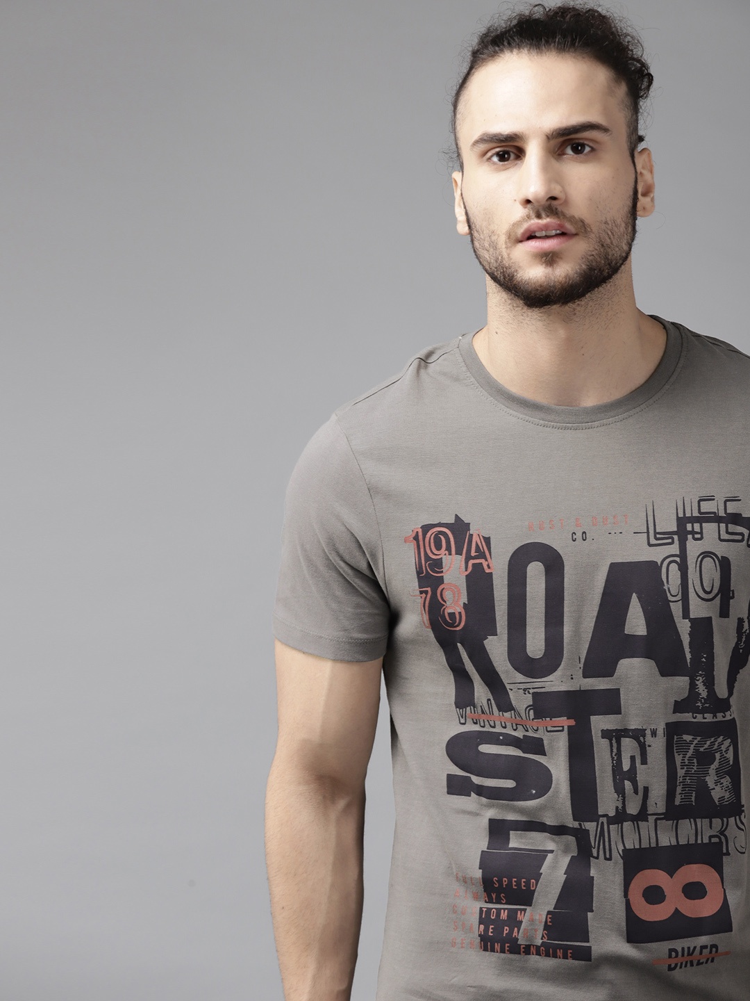 

Roadster Men Grey & Black Typography Print Cotton T-shirt