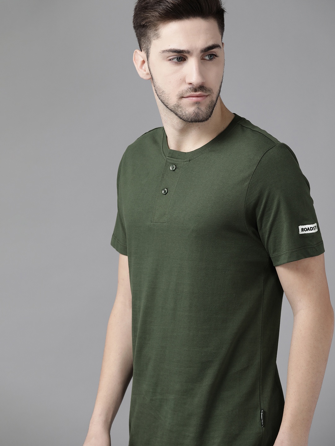 

Roadster Men Olive Green Pure Cotton Solid Henley Neck Pure Cotton T-shirt