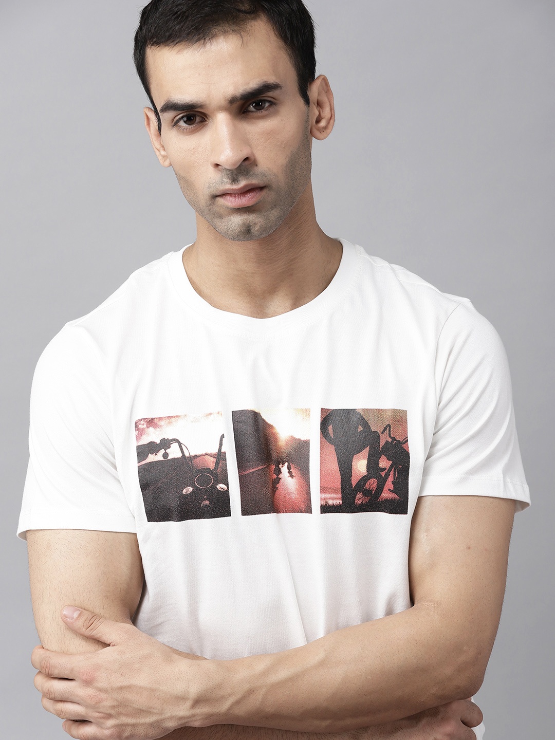 

Roadster Men White & Black Pure Cotton Printed T-shirt