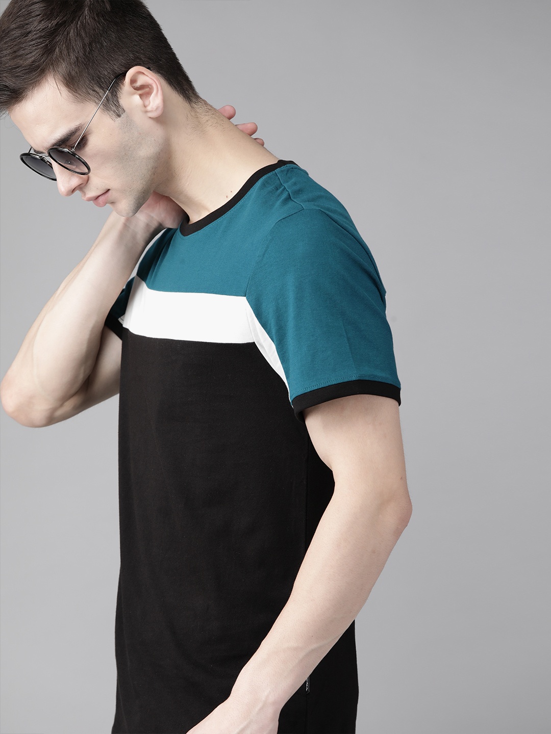 

Roadster Men Teal Blue & Black Cotton Colourblocked T-shirt