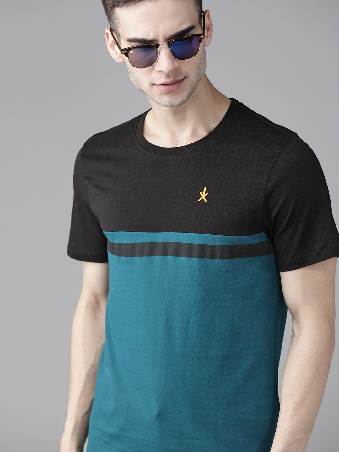 

Roadster Men Teal Blue & Black Colourblocked Cotton T-shirt