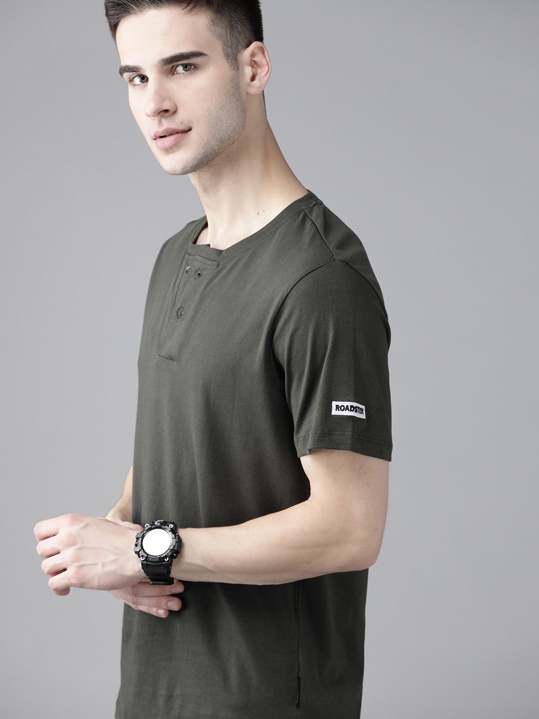 

Roadster Men Green Henley Neck T-shirt