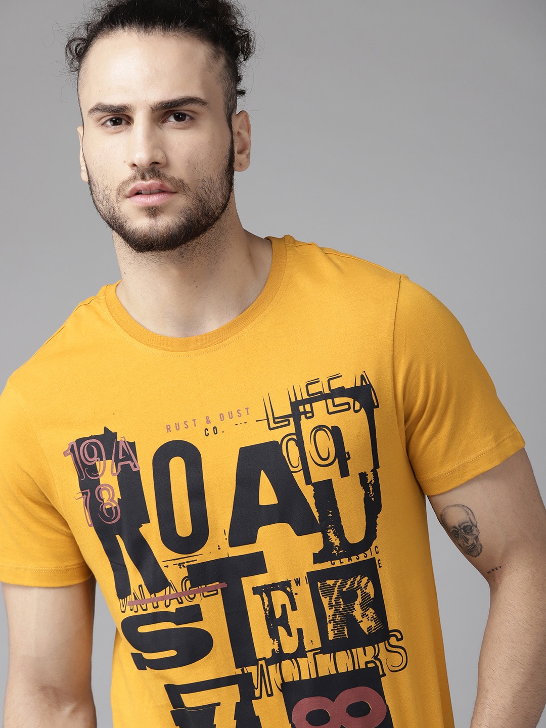 

Roadster Men Yellow & Black Typography Printed Cotton T-shirt