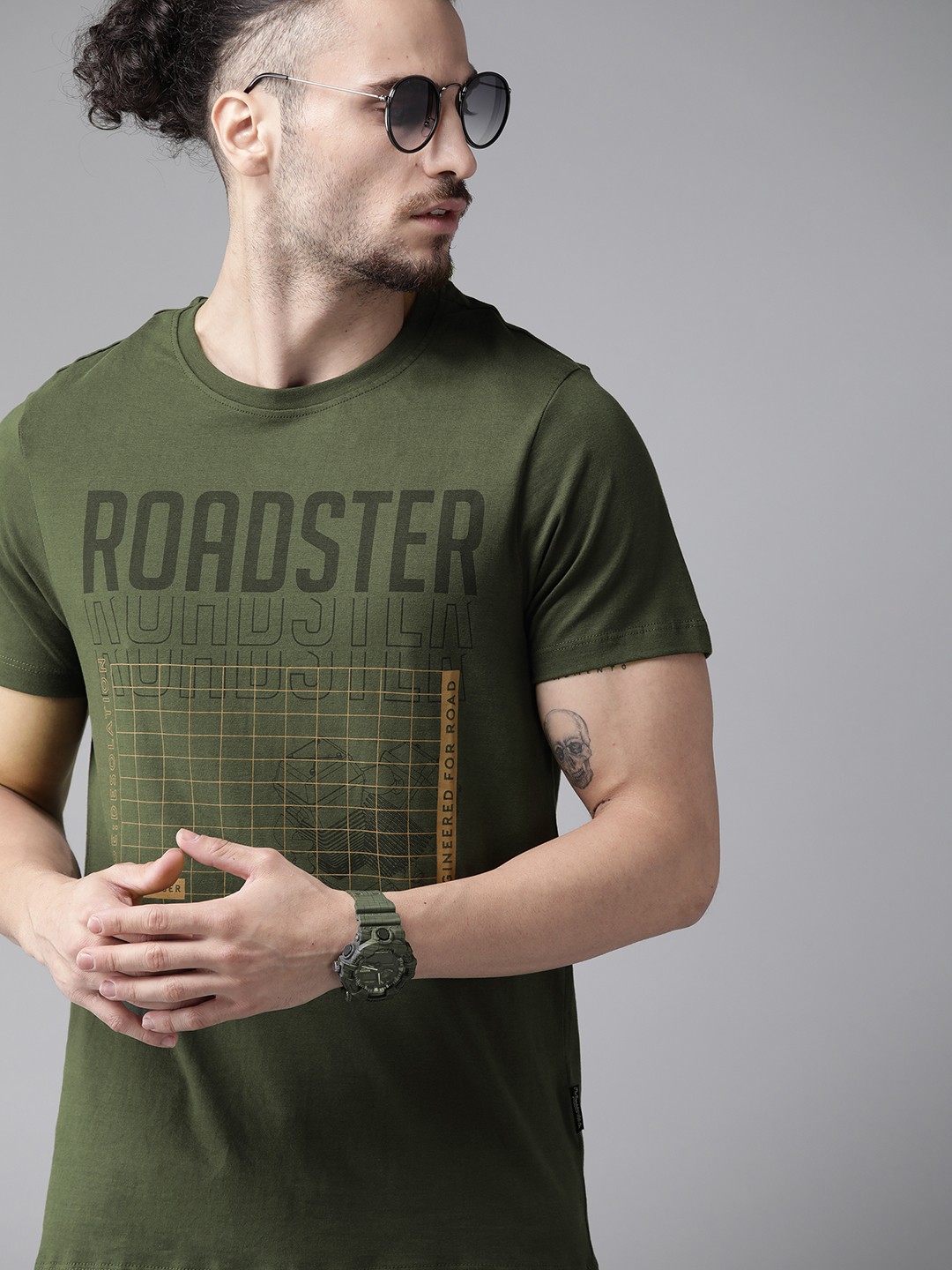 

Roadster Men Olive Green & Black Brand Logo Printed Pure Cotton T-shirt