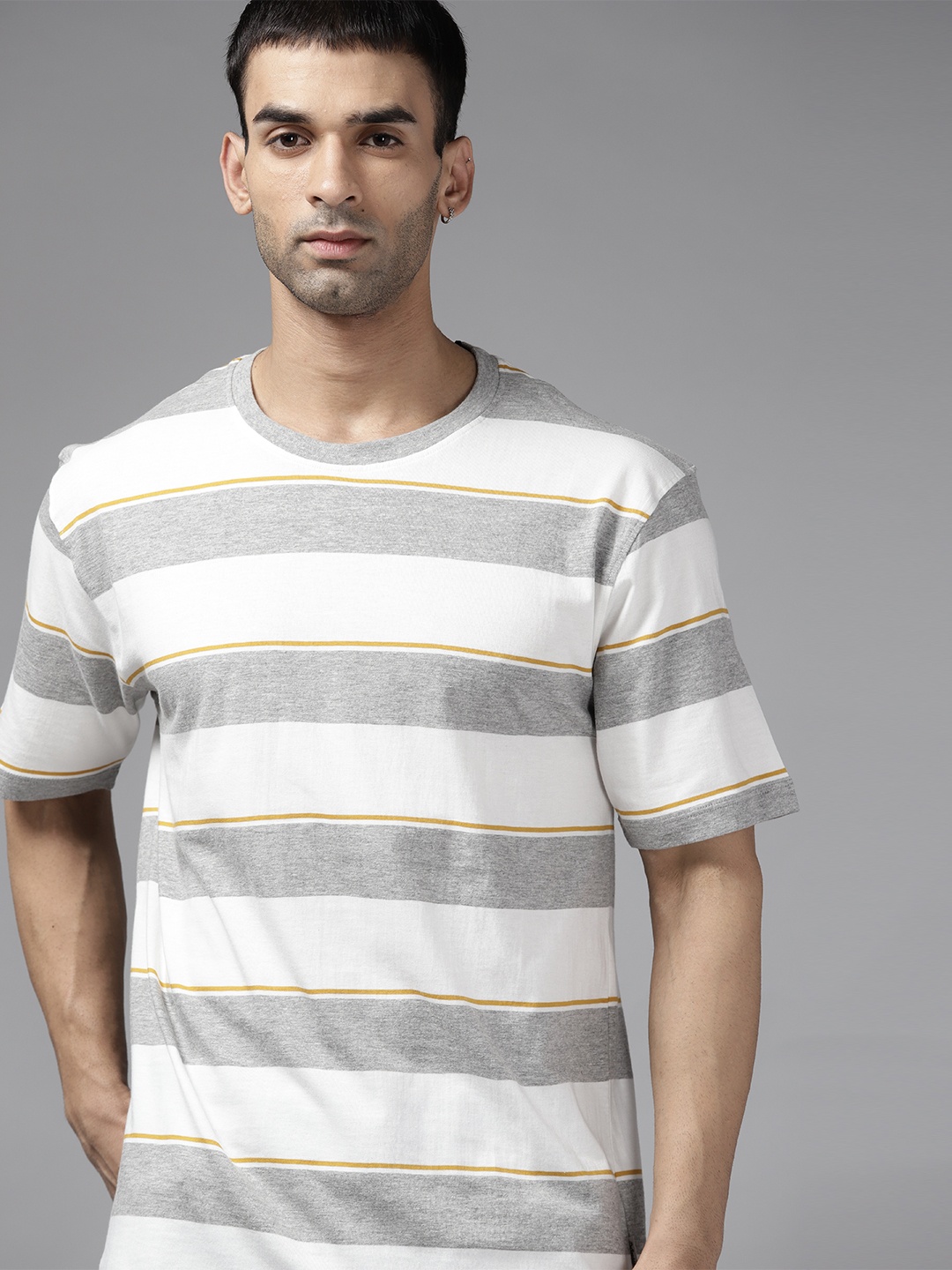 

Roadster Men White & Grey Melange Striped T-shirt