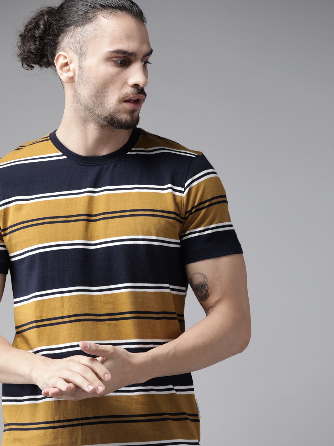 

Roadster Men Navy Blue Khaki Pure Cotton Striped Pure Cotton T-shirt