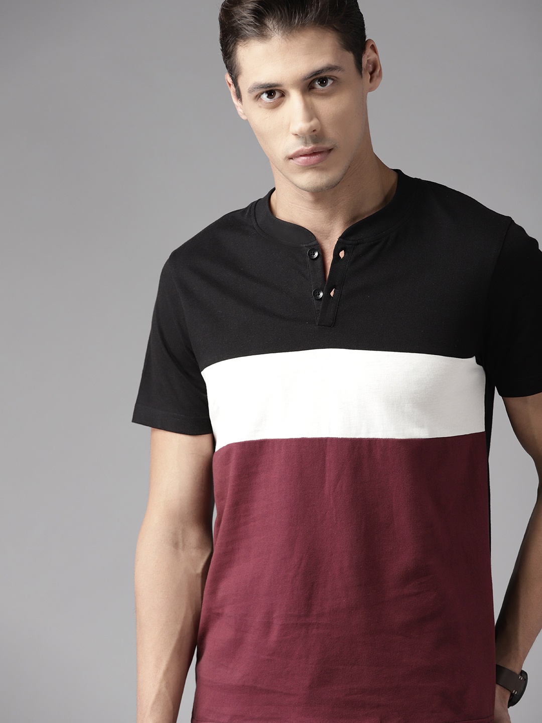

Roadster Men Black & Beige Colourblocked Mandarin Collar Pure Cotton T-shirt
