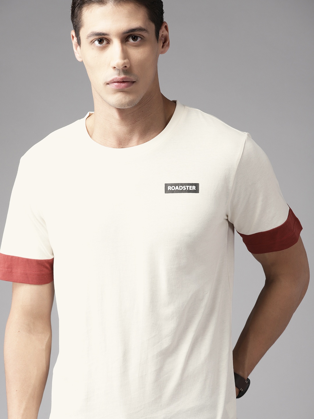

Roadster Men Off White & Navy Blue Pure Cotton T-shirt