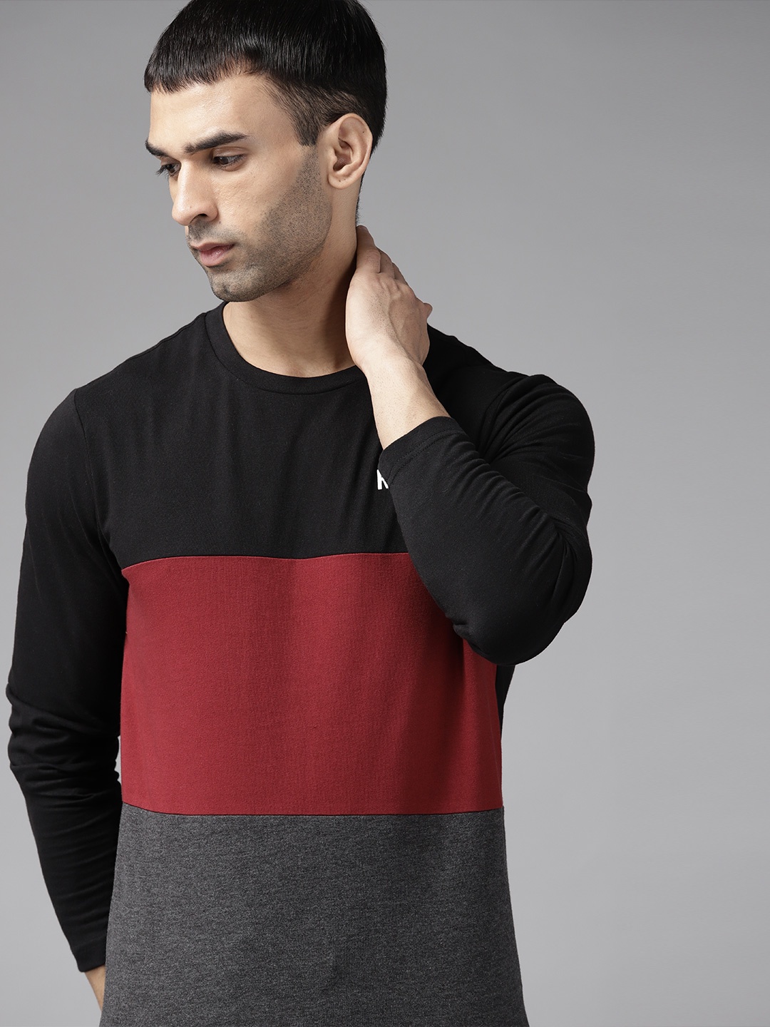 

Roadster Men Black & Maroon Colourblocked T-shirt
