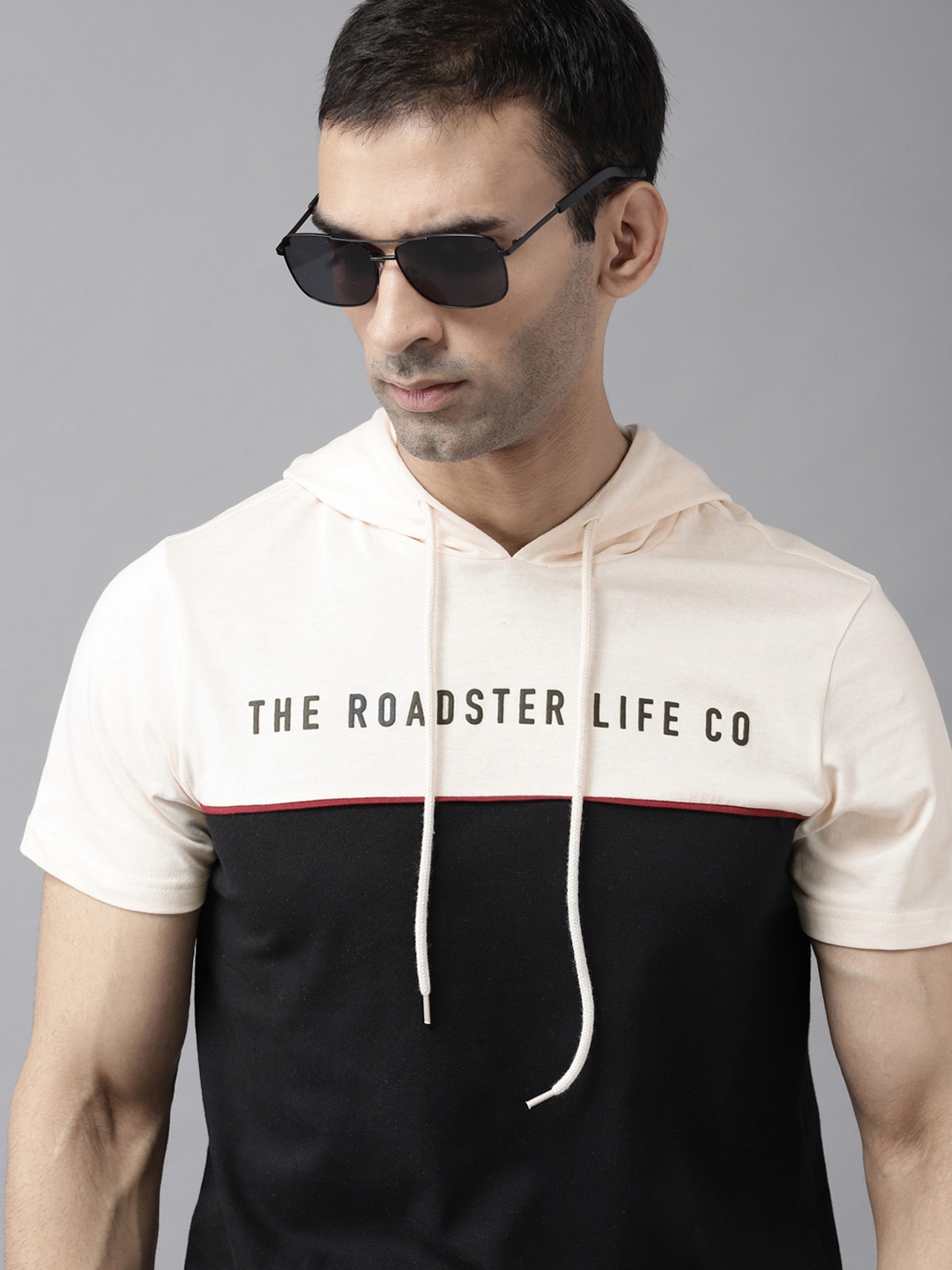 

Roadster Men Black & Off White Pure Cotton Colourblocked Hooded T-shirt
